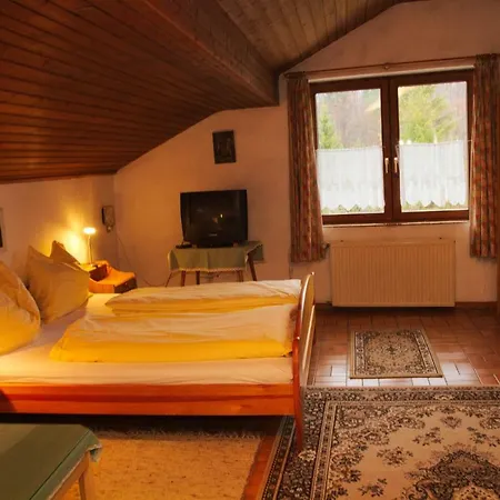 ゲストハウス Eckschlager ローファー