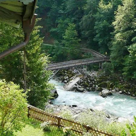 ゲストハウス Eckschlager ローファー